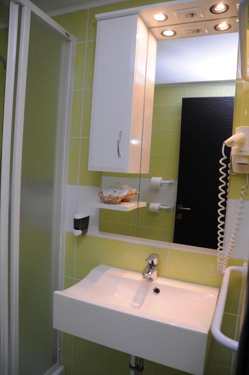 Green Hotel Budapest - Resim 23