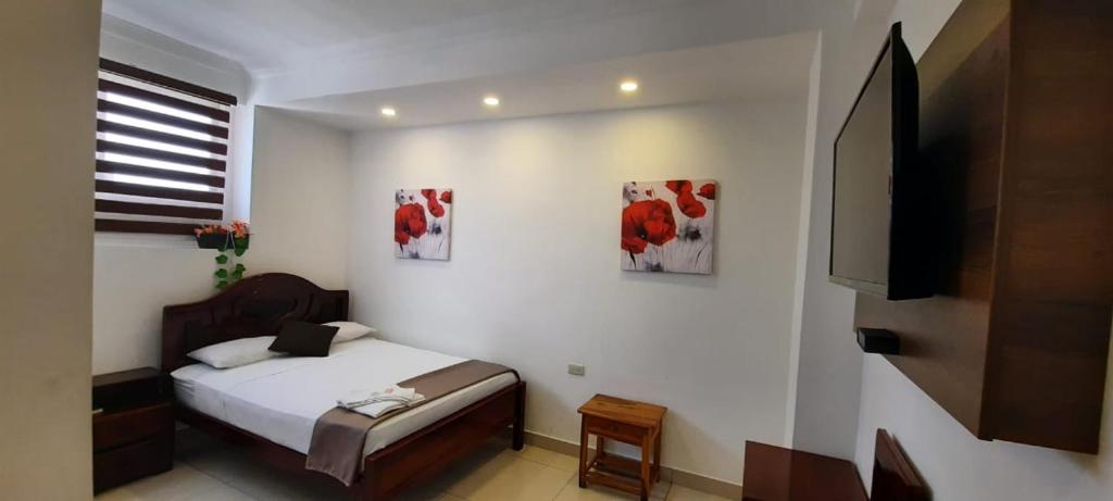 Postel nebo postele na pokoji v ubytování Hostal Perla Real Inn