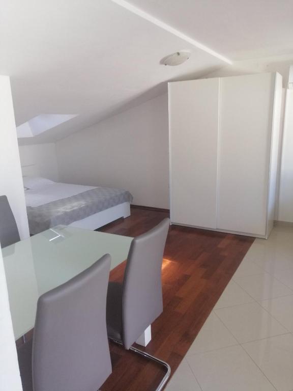 Zdjęcie z galerii obiektu Apartman zarok w Bašce