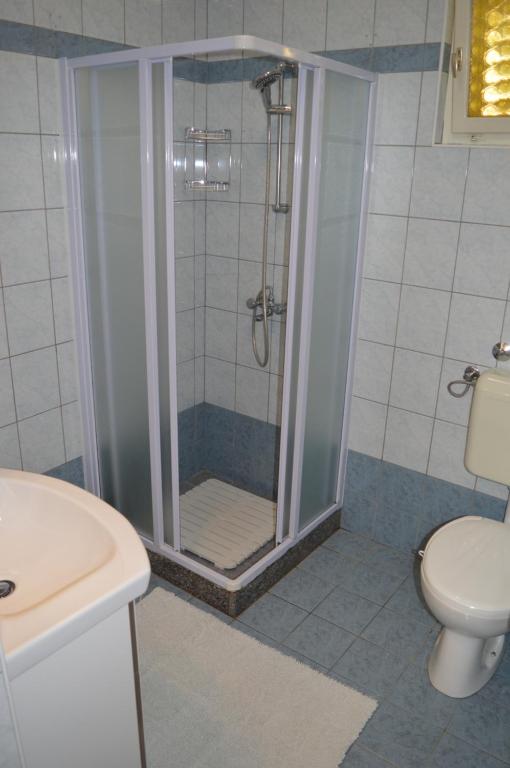 Łazienka w obiekcie Rooms & Apartments Kvasić