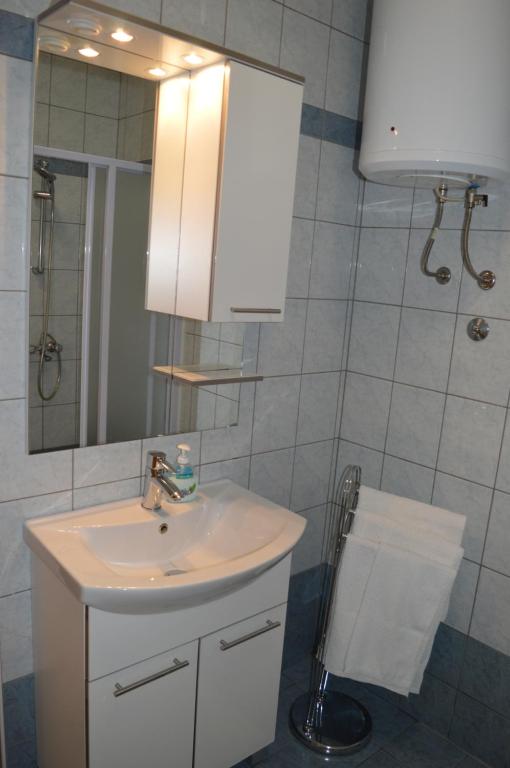 Łazienka w obiekcie Rooms & Apartments Kvasić