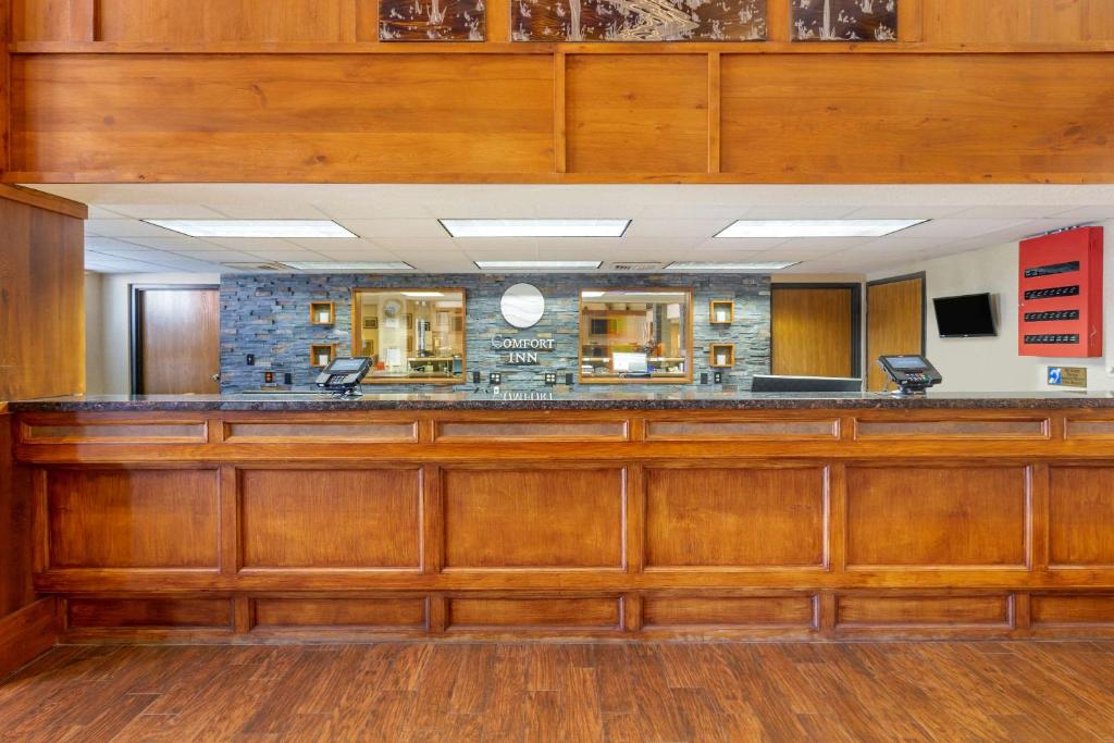 The lobby or reception area at Comfort Inn at Thousand Hills