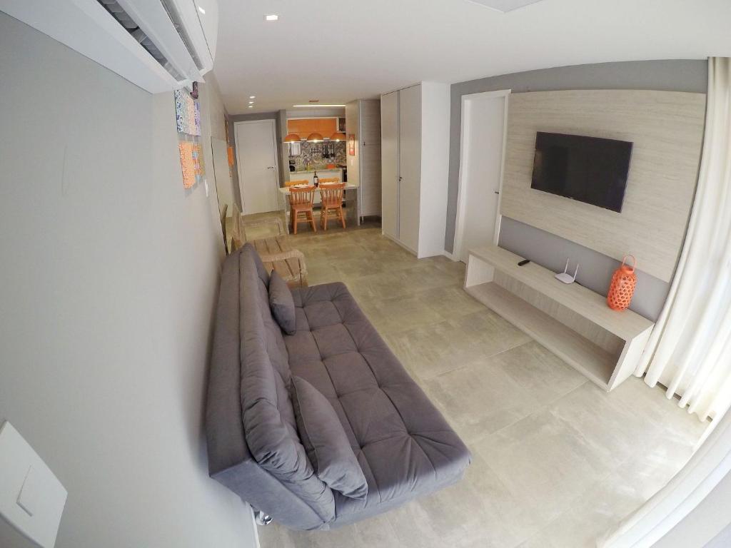 TV a/nebo společenská místnost v ubytování GUARAJUBA PARAÍSO DAS ÁGUAS - O ORIGINAL - são 12 APTS com 1, 2, e 3 quartos - PIONEIROS nesta plataforma desde 2016, OFERECEMOS CREDIBILIDADE - SE LIGA, temos o perfil com o maior número de avaliações positivas da região, seu PET é bem-vindo