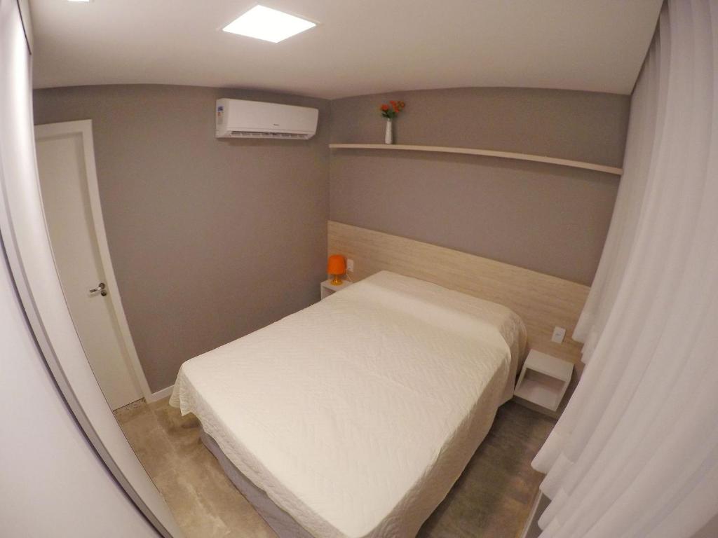 Postel nebo postele na pokoji v ubytování GUARAJUBA PARAÍSO DAS ÁGUAS - O ORIGINAL - são 12 APTS com 1, 2, e 3 quartos - PIONEIROS nesta plataforma desde 2016, OFERECEMOS CREDIBILIDADE - SE LIGA, temos o perfil com o maior número de avaliações positivas da região, seu PET é bem-vindo