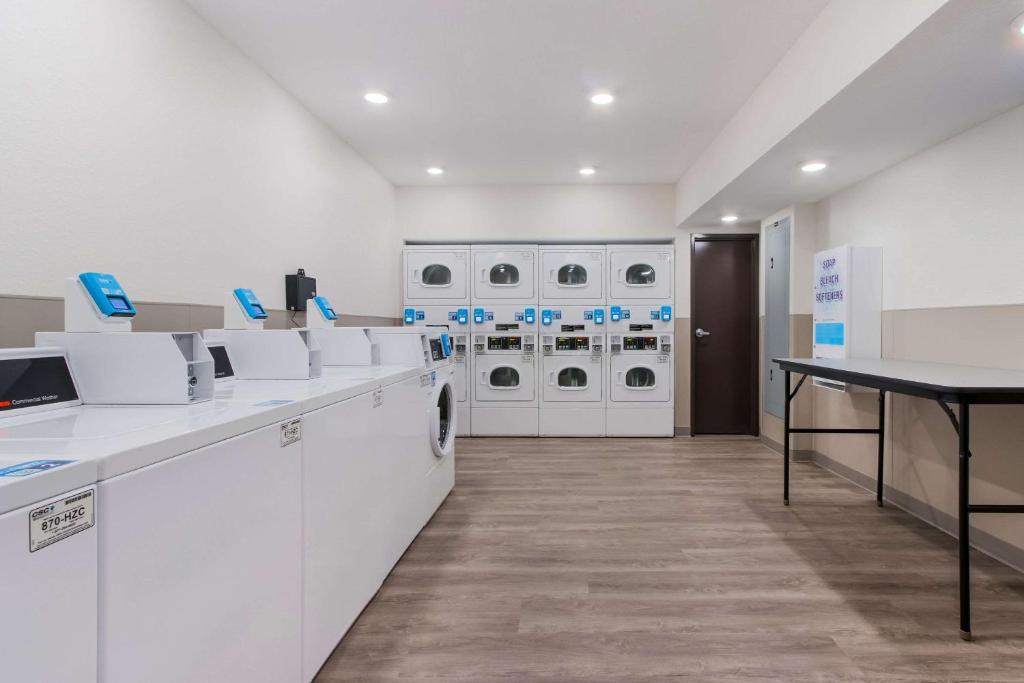 Fotografie z fotogalerie ubytování WoodSpring Suites Tamarac v destinaci Tamarac