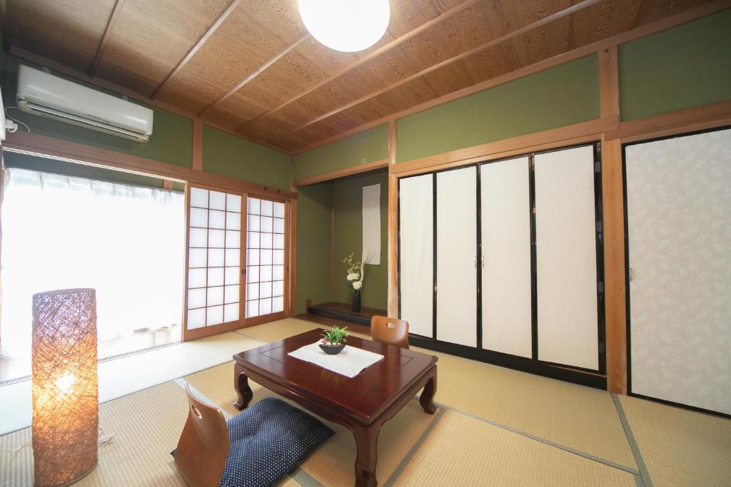 Posezení v ubytování Yokkaichi Hazunaka Hotel