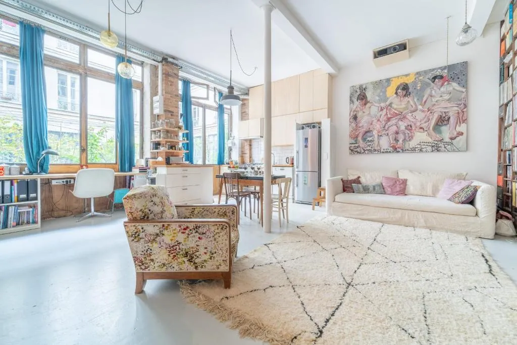 Amazing 2BR Apt with Big Patio 3 mins from Poissonnière, Paris, France