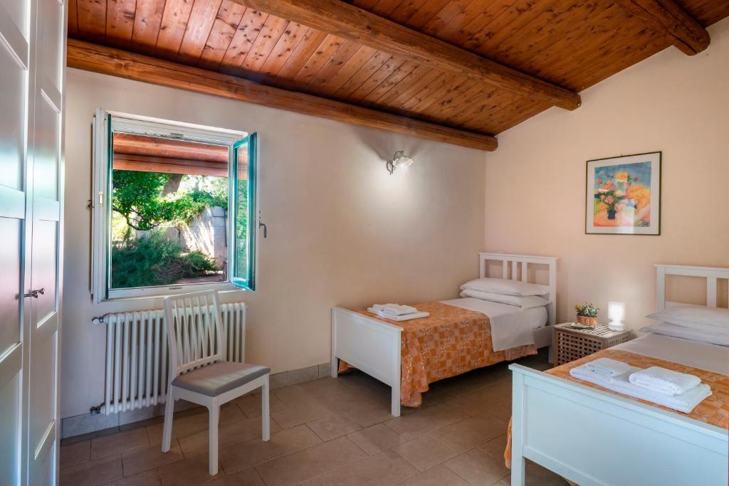 Postel nebo postele na pokoji v ubytování Agriturismo Borgo degli ulivi