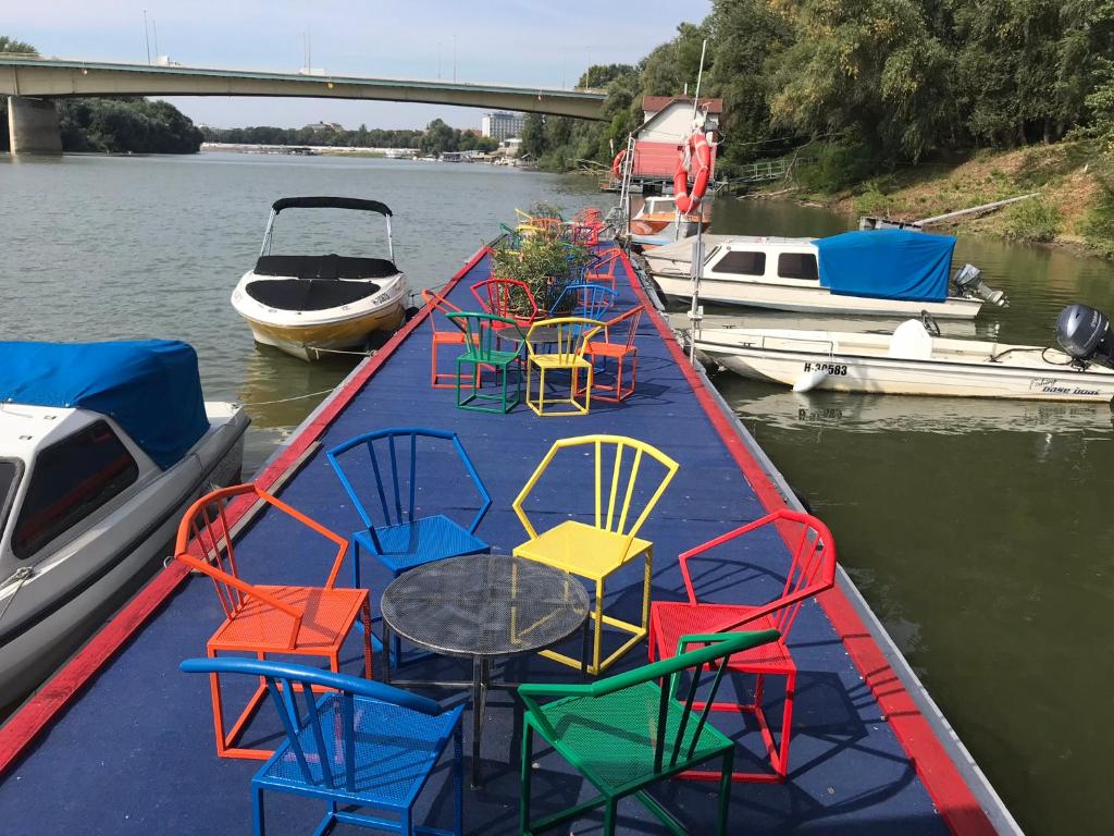 Widok na rzekę nieopodal tego kempingu