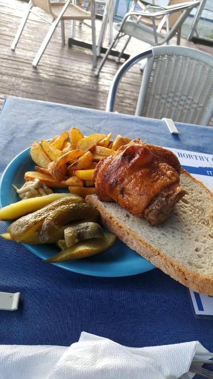 Jedzenie na kempingu lub w pobliżu