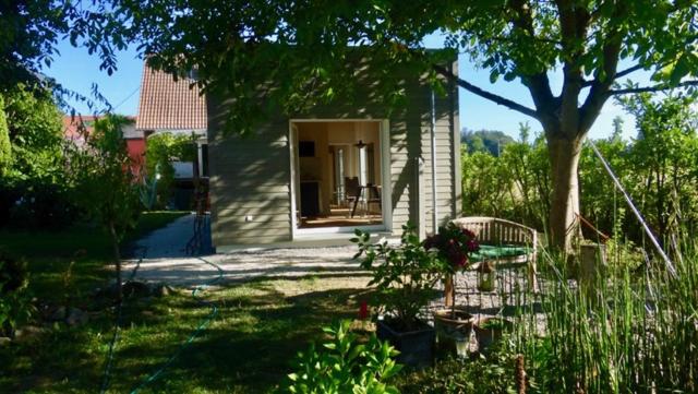 a small house with a table and chairs in a yard at Arwen in Uhldingen-Mühlhofen