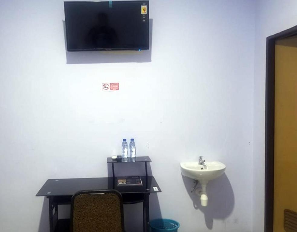 TV a/nebo společenská místnost v ubytování Jember City Hotel