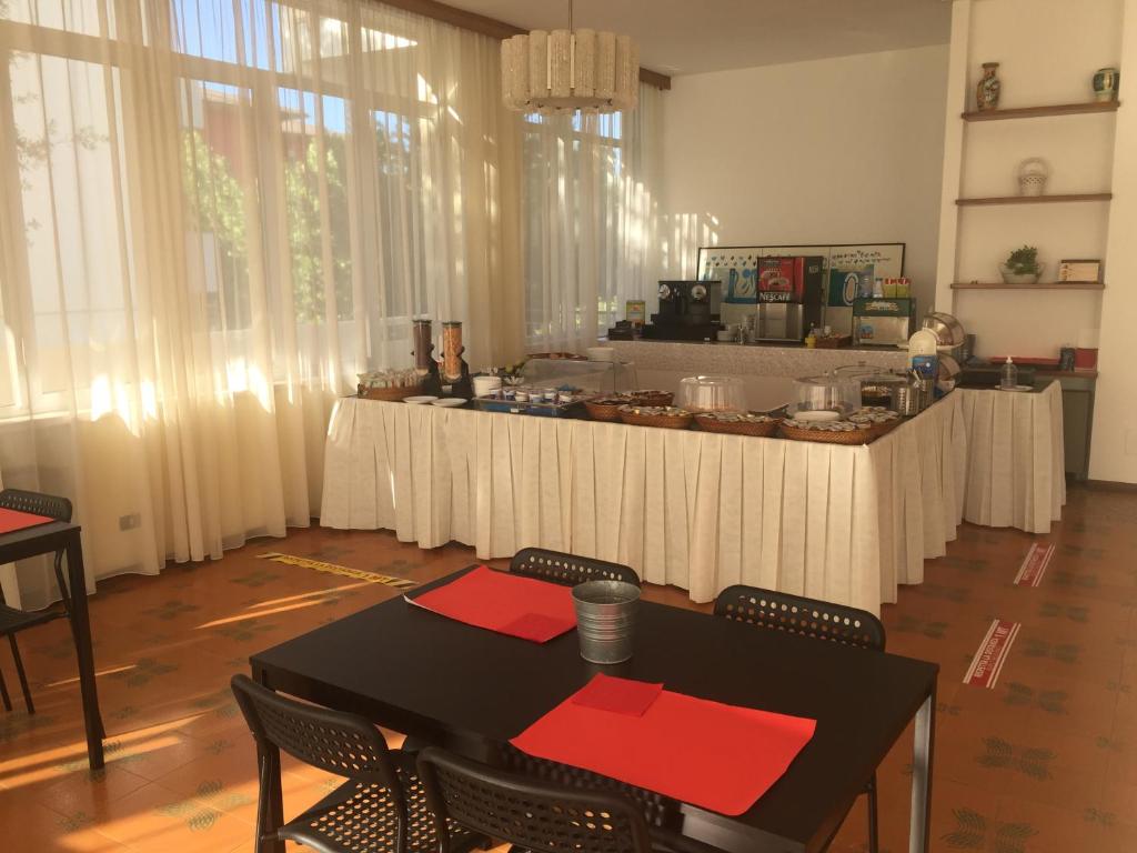 Restaurace v ubytování Hotel B&B Avana
