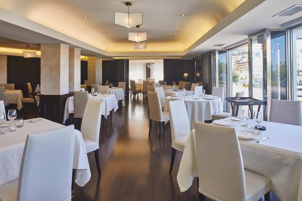 Restaurace v ubytování Silken Río Santander