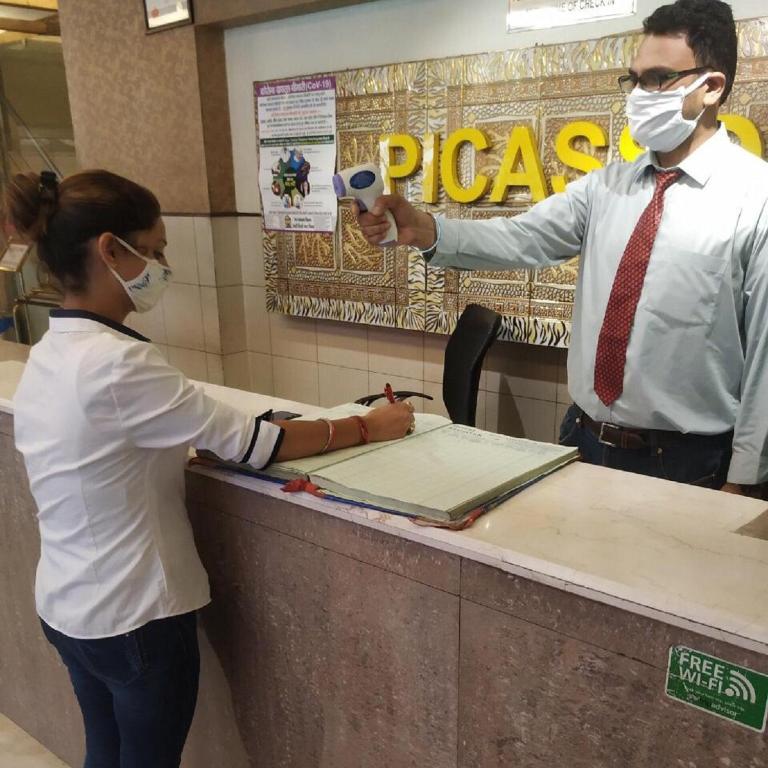 Hosté ubytování Hotel Picasso Paschim Vihar Delhi - Couple Friendly Local IDs Accepted