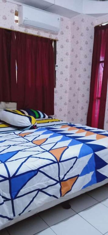 Postel nebo postele na pokoji v ubytování Mayestik Guest House Syariah