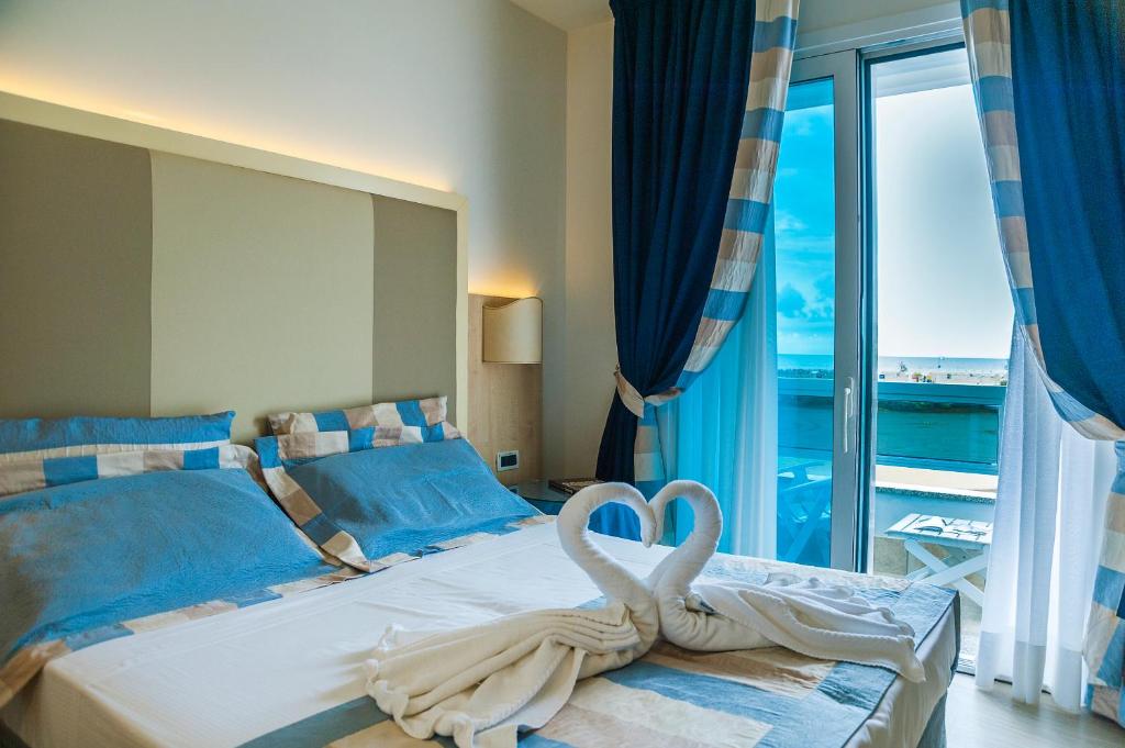 A bed or beds in a room at Hotel Panoramic