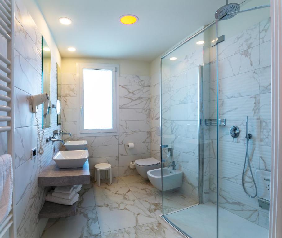 A bathroom at Hotel Panoramic