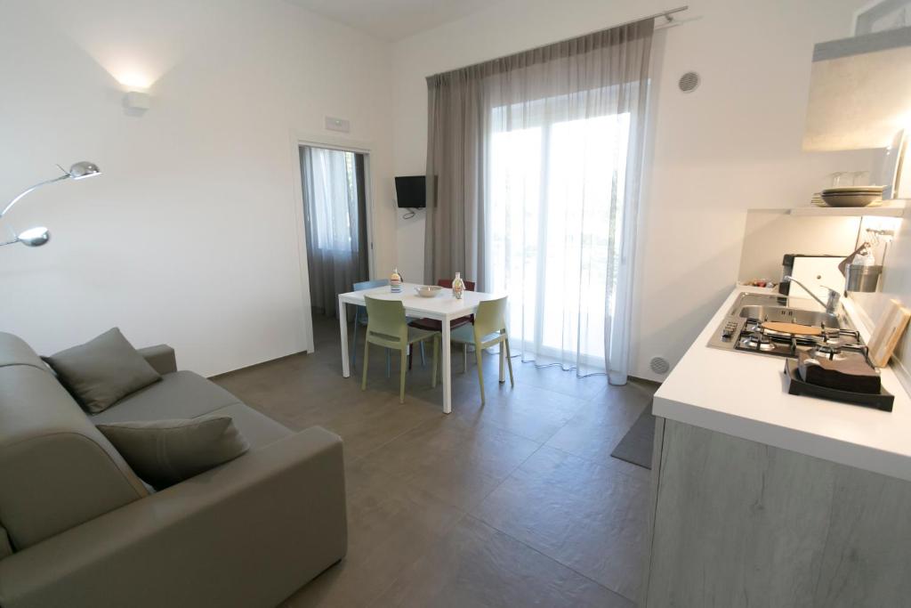Kuchyňa alebo kuchynka v ubytovaní Via Del Faro Apartments