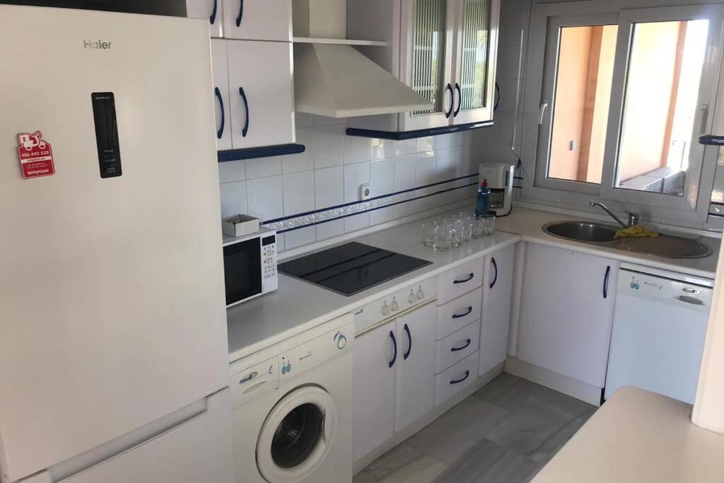 Kuchyňa alebo kuchynka v ubytovaní Precioso apartamento muy cerca de la playa