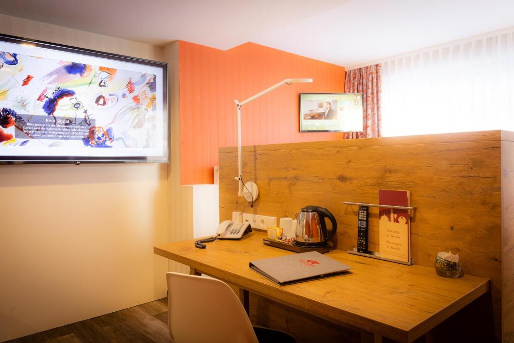 TV a/nebo společenská místnost v ubytování Hotel Azenberg