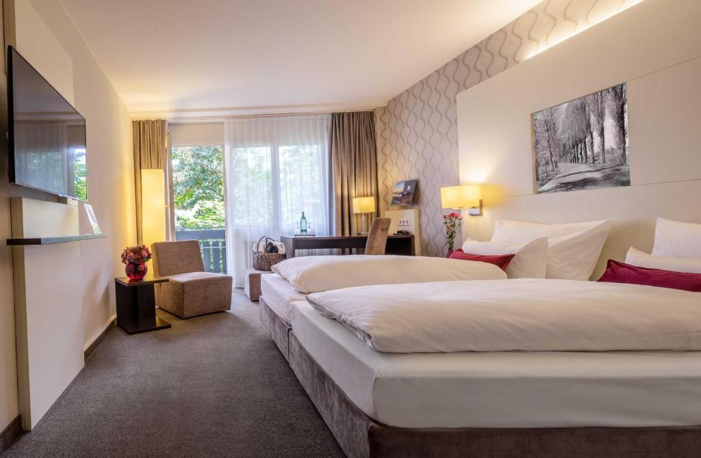 Postel nebo postele na pokoji v ubytování Ganter Hotel & Restaurant Mohren