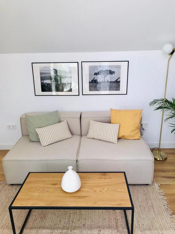 A seating area at Apartamentos La Bola Suite