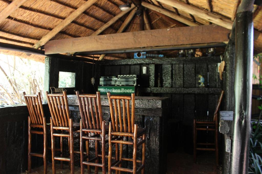 Lounge nebo bar v ubytování Ikamu's lodge