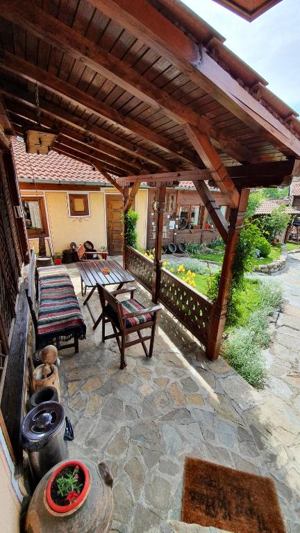 Patio nebo venkovní prostory v ubytování Guest rooms Colorit