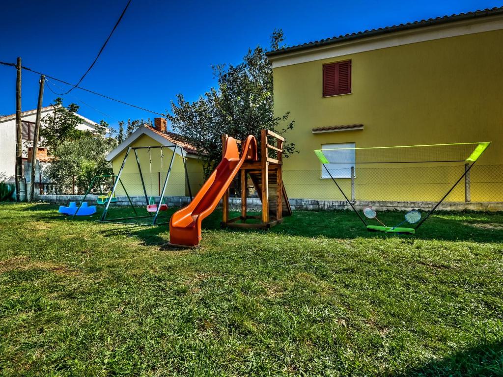Detský kútik v ubytovaní Holiday Home in Krusevo with Garden