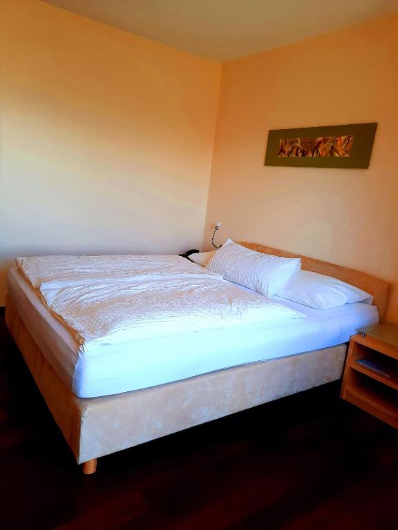 Postel nebo postele na pokoji v ubytování Das smarte Hotel garni