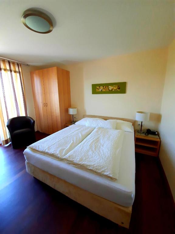 Postel nebo postele na pokoji v ubytování Das smarte Hotel garni