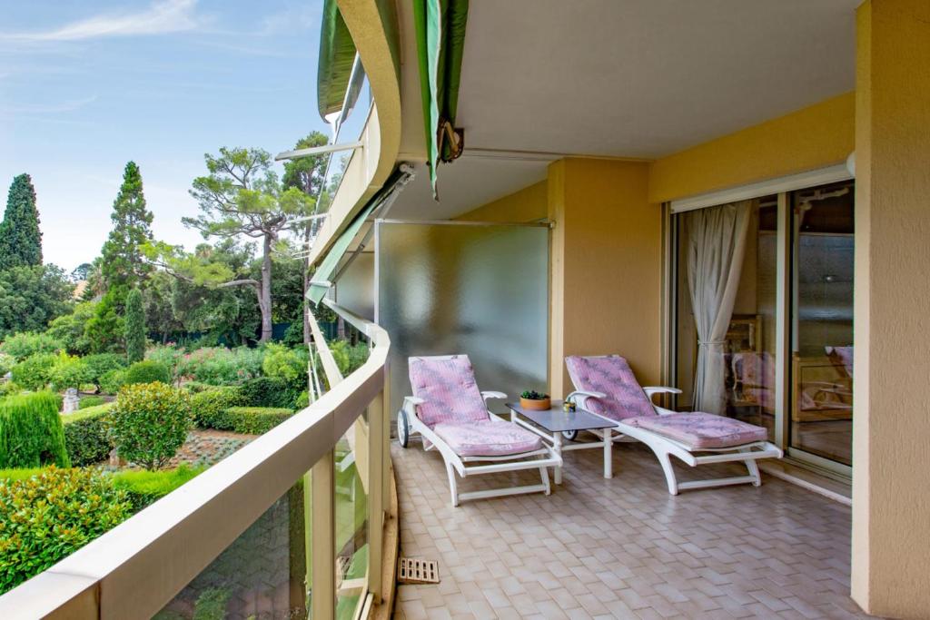 a balcony with two chairs and a table at Le Belvédère Niçois Welkeys in Nice