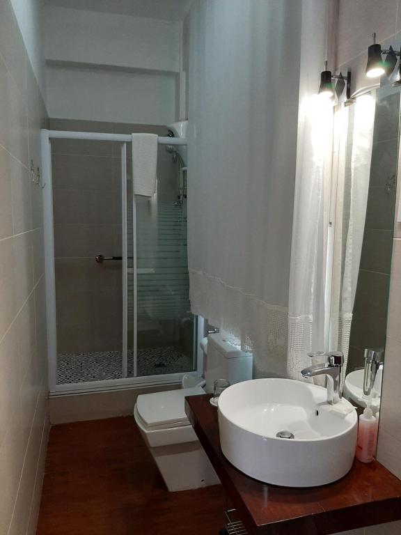 Koupelna v ubytování FIGTREE GUESTHOUSE
