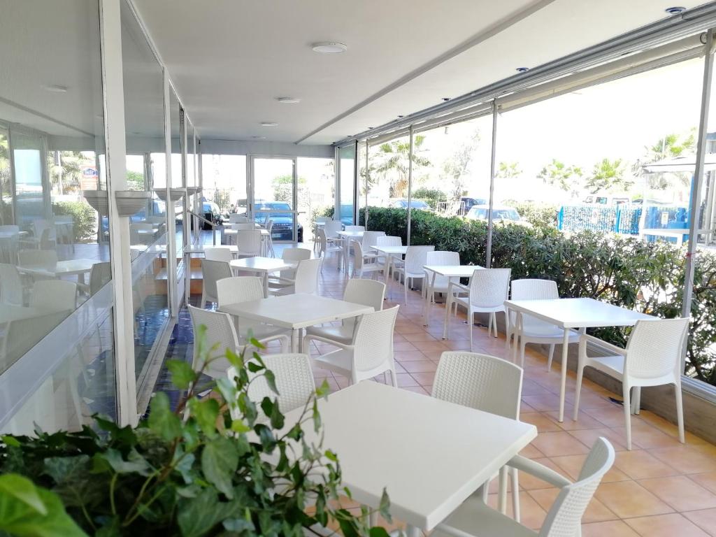 Restauracja lub miejsce do jedzenia w obiekcie Hotel Diplomatic