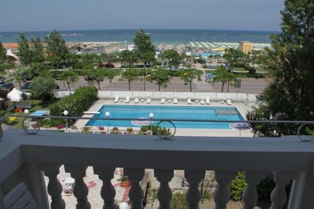 Bazén v ubytování Hotel Britannia nebo v jeho okolí