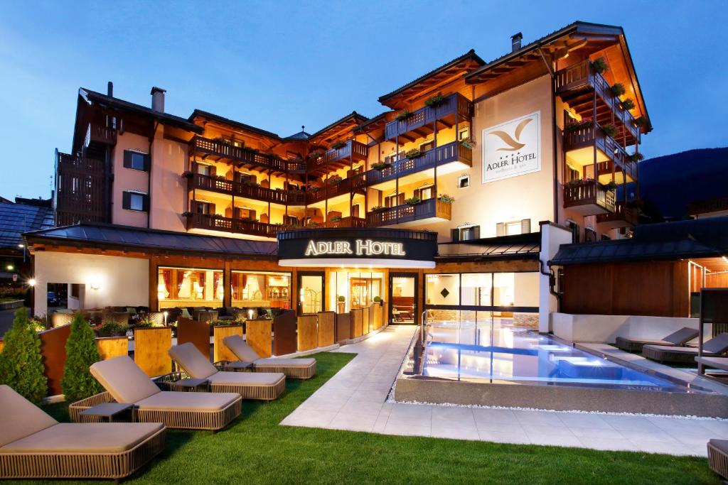 Bazén v ubytování Adler Hotel Wellness & Spa - Andalo nebo v jeho okolí