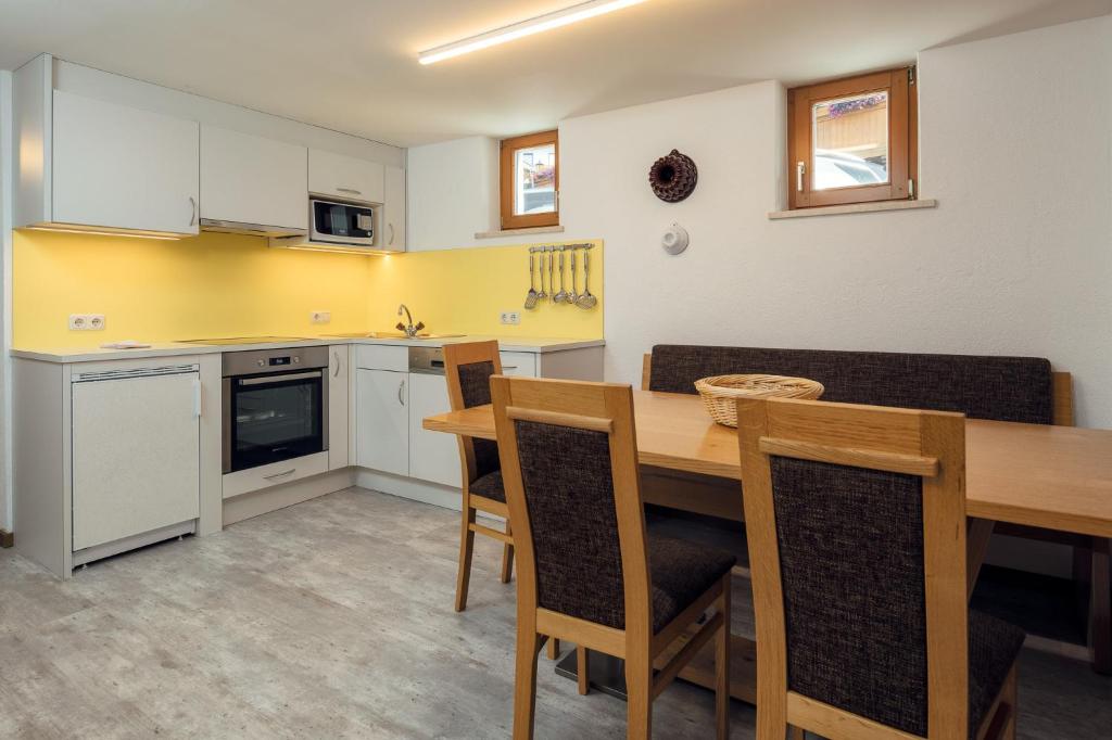 Kuchyň nebo kuchyňský kout v ubytování Hotel Restaurant Claudia - inklusive SUPER SOMMER CARD
