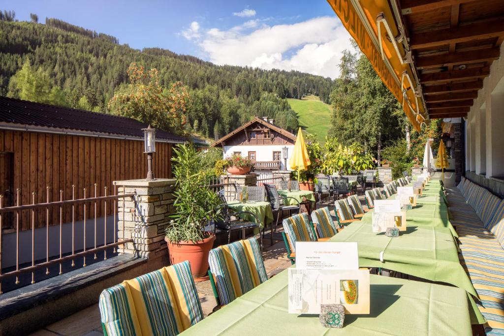 Nespecifikovaný výhled na hory nebo výhled na hory při pohledu z hotelu