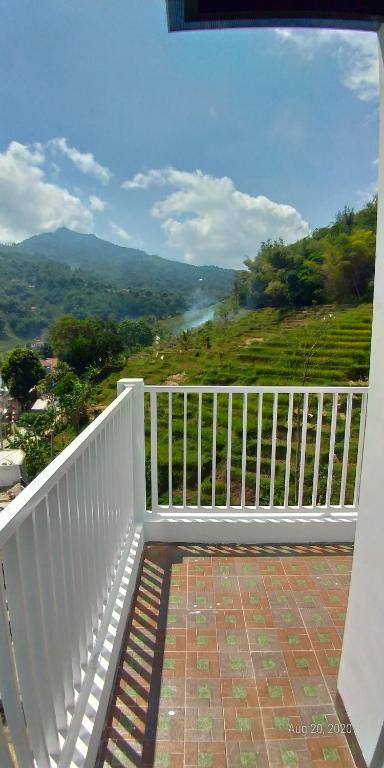 Rumah Kina Putih - バルコニー付きデラックスダブルルーム