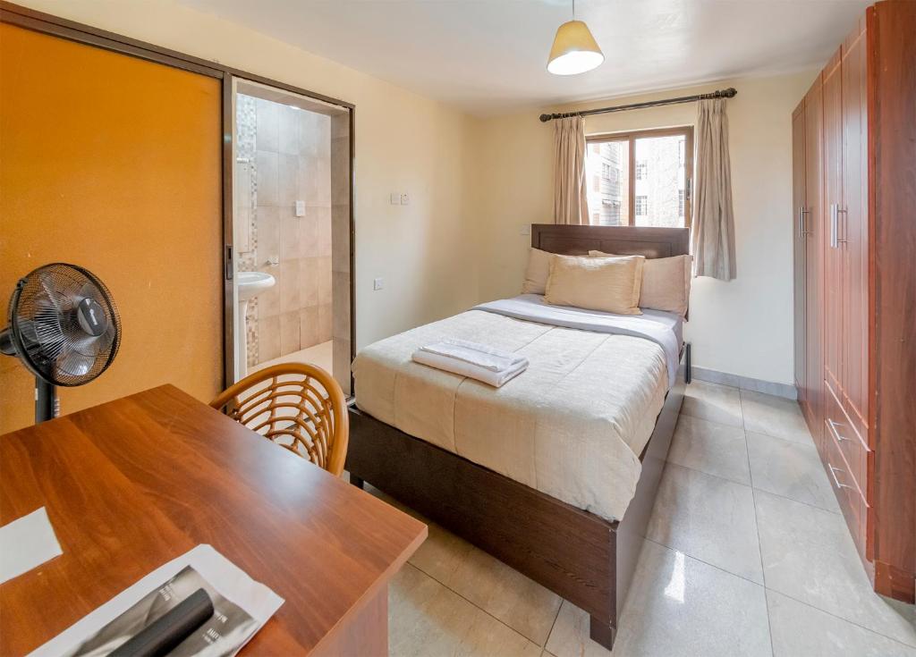 Postel nebo postele na pokoji v ubytování Joy Palace Hotel
