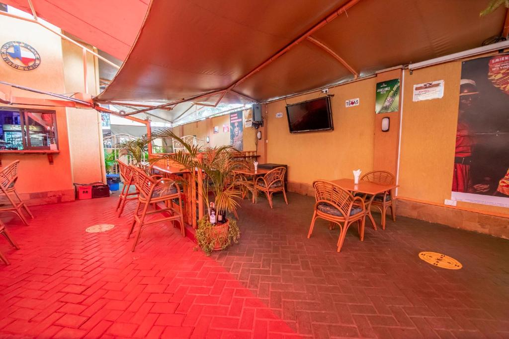 TV a/nebo společenská místnost v ubytování Joy Palace Hotel