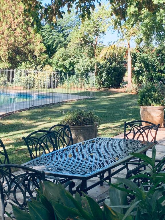 Un jardín fuera de Happy Lands Farmstay