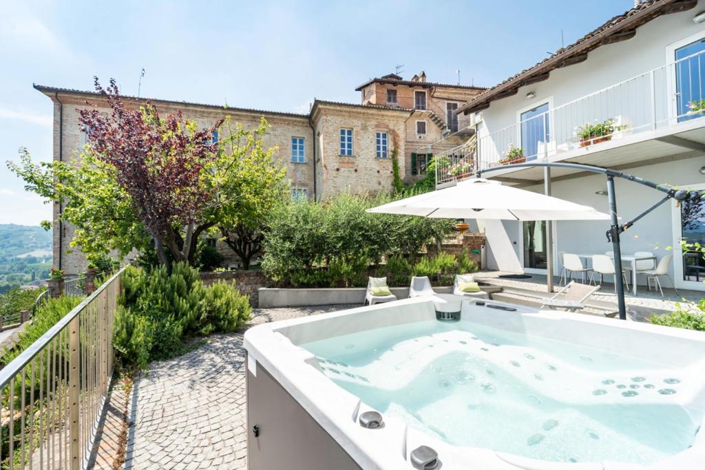 Bazén v ubytovaní La Villa Holiday House alebo v jeho blízkosti