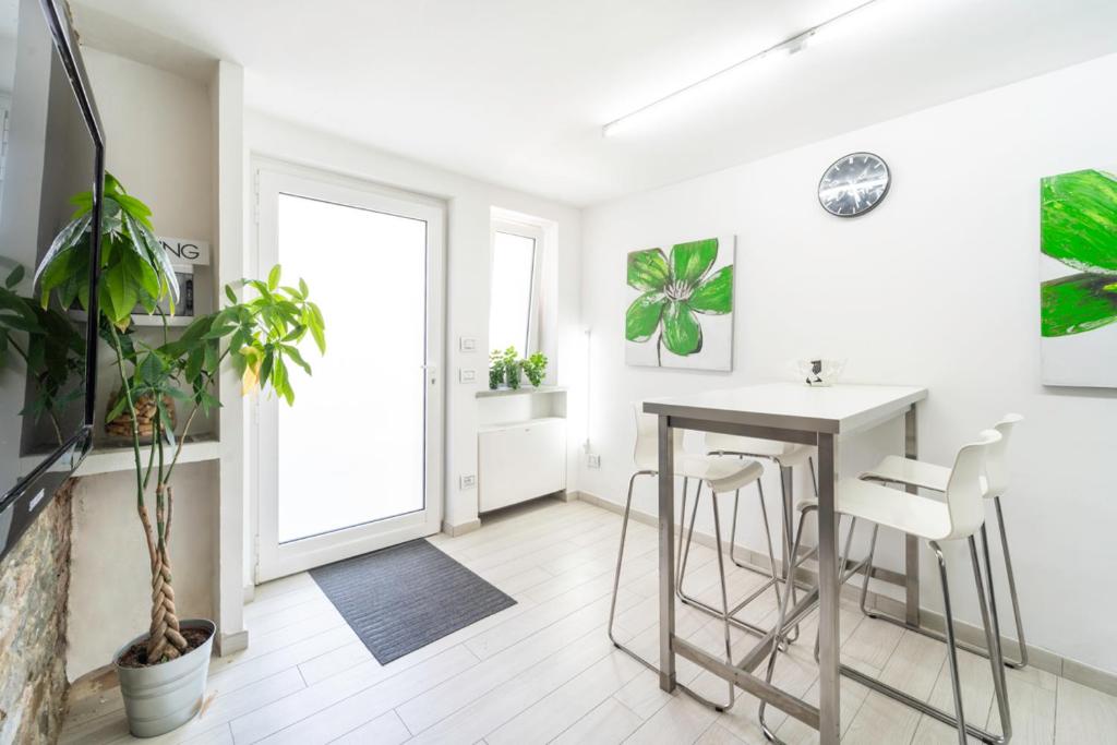 Televízia a/alebo spoločenská miestnosť v ubytovaní La Villa Holiday House