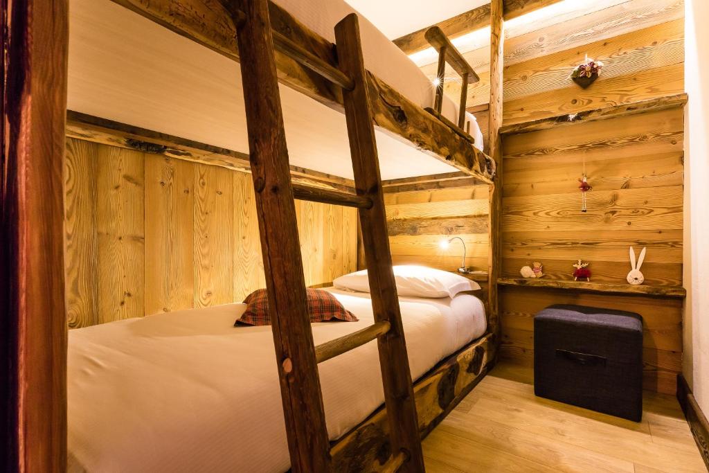 Postel nebo postele na pokoji v ubytování Revivre Village Adults only