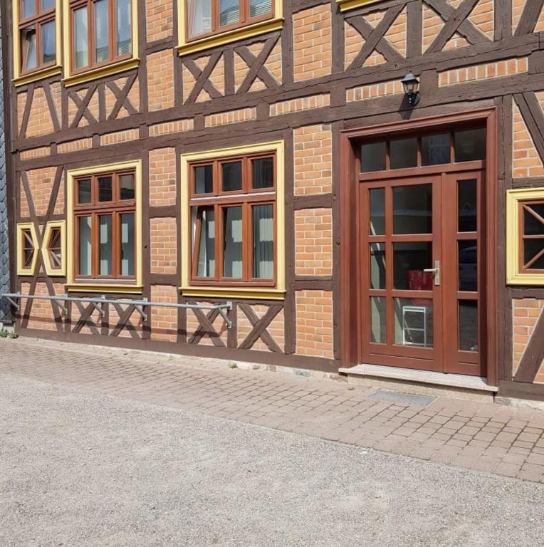 a building with windows on the side of it at Gasthaus Kristall 2 in Salzwedel