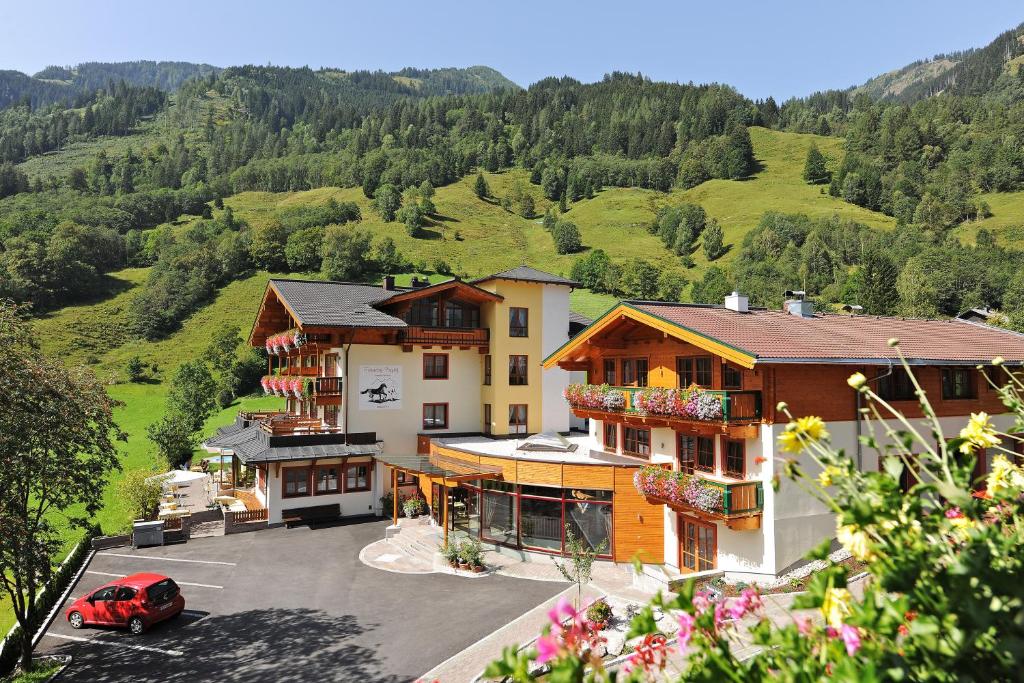 Nespecifikovaný výhled na hory nebo výhled na hory při pohledu z hotelu