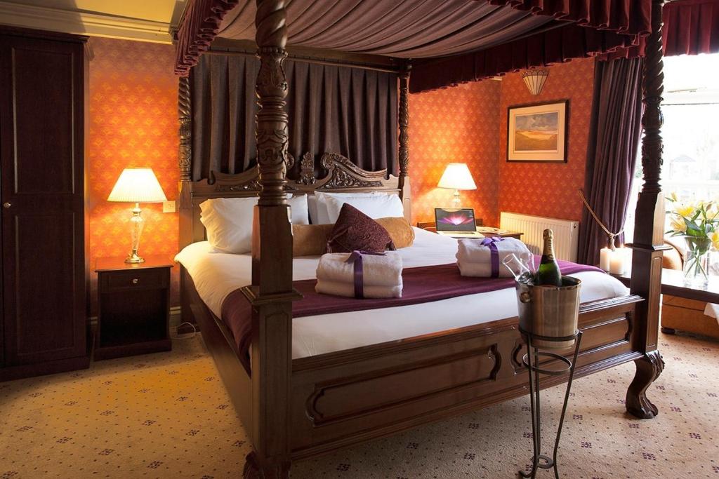 Ένα ή περισσότερα κρεβάτια σε δωμάτιο στο The Jacobean Hotel