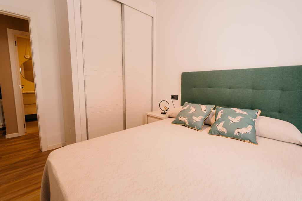 Posteľ alebo postele v izbe v ubytovaní Apartamentos Rúa Vella